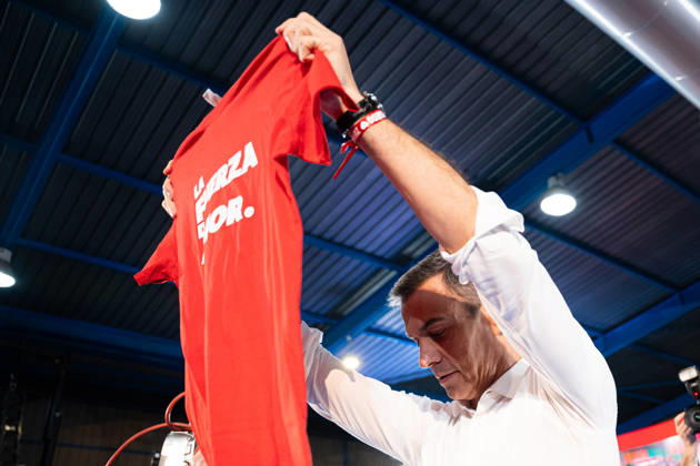 Sánchez Speaks at a Pre-Campaign Event in Gijón The secretary-general of the PSOE and Prime Minister, Pedro Sánchez, speaks at a pre-campaign event for the party on October 26, 2026, in Gijón, Asturias, Spain. Prime Minister Pedro Sánchez visits Gijón, combining an institutional agenda with a key pre-campaign event ahead of the upcoming general election on November 29. OCTOBER 26, 2026 Gijón, Asturias Gijón, Asturias, Spain Copyright: xJuanxVegax 7871782