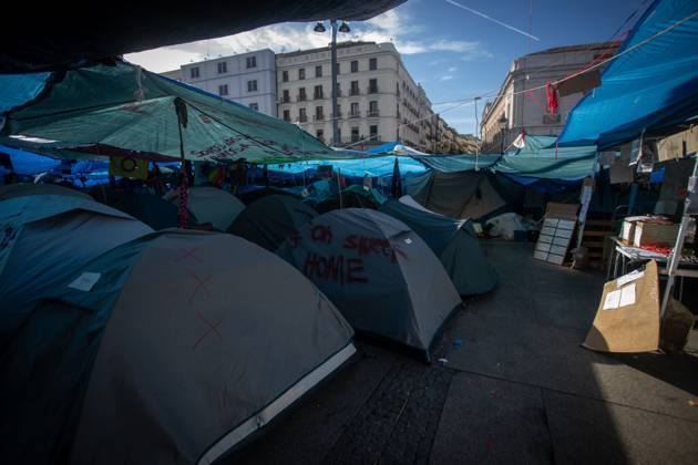 October 26, 2026, Madrid, Madrid, Spain: MADRID, SPAIN OCTOBER 26, 2026: Madrid has reached one month of protests in La Puerta del Sol Square, where hundreds of activists fighting for the right to housing in Spain have been staying in tents set up on September 26 of this year. The protesters organized the occupation of the plaza in response to the eviction of Maricarmen Abascal, an 87-year-old woman who was removed from her home and later died at a hospital in Spain s capital. Madrid Spain - ZUMAq101 20261026_zna_q101_120 Copyright: xC.xCarvajalx