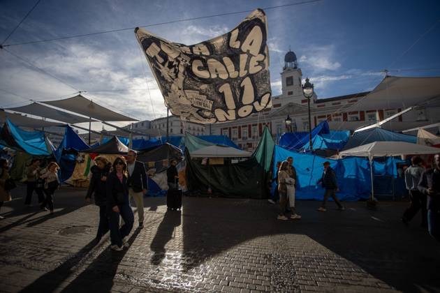 October 26, 2026, Madrid, Madrid, Spain: MADRID, SPAIN OCTOBER 26, 2026: Madrid has reached one month of protests in La Puerta del Sol Square, where hundreds of activists fighting for the right to housing in Spain have been staying in tents set up on September 26 of this year. The protesters organized the occupation of the plaza in response to the eviction of Maricarmen Abascal, an 87-year-old woman who was removed from her home and later died at a hospital in Spain s capital. Madrid Spain - ZUMAq101 20261026_zna_q101_118 Copyright: xC.xCarvajalx