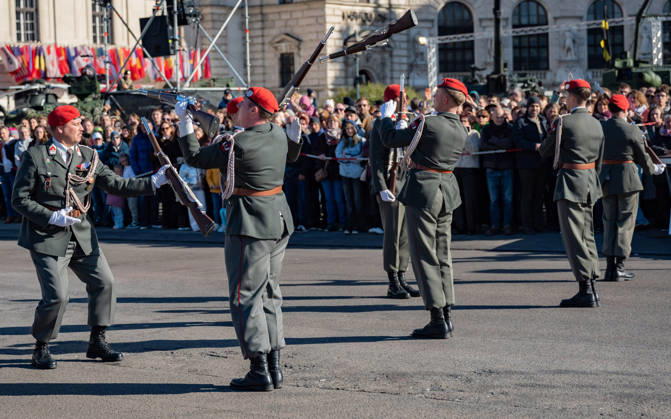 October 26, 2026 Official celebrations for Austria’s National Day 2026 Oath-taking ceremony during the official celebrations for National Day 2026 at Heldenplatz in Vienna, Austria. The photo shows the Vienna Guard during a performance. Vienna, Heldenplatz, Vienna, Austria