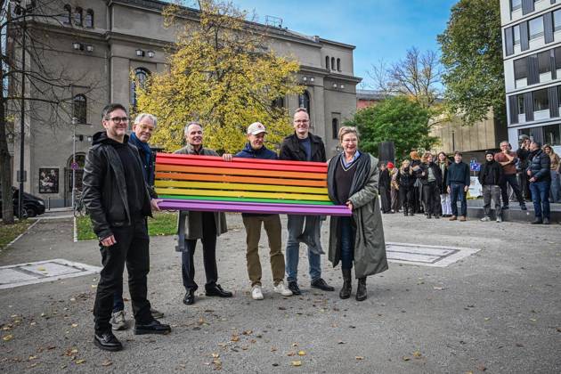 Berliner Ensemble Installs Rainbow Bench ** FOR EDITORIAL PURPOSES ONLY ** EDITORIAL USE ONLY ** p At the initiative of the Berliner Ensemble, several Berlin cultural institutions—including, am Copyright: MaurizioxGambarini doc887nna0kzzkylkgevnz ,EDITORIAL USE ONLY Copyright: MaurizioxGambarini