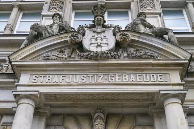 CNTV COURT Exterior View Hamburg, Sievekingsplatz High security measures are in place at the Hamburg Regional Court Criminal Justice Building October 27, 2026 Hamburg, Germany