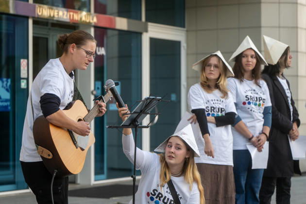 Student gathering in support of public service media, October 27, 2026, Pardubice. The event was organized by students of the University of Pardubice. (CTKxPhoto JosefxVostarek) CTKPhotoP2026102706081  CTKPhotoP2026102706081