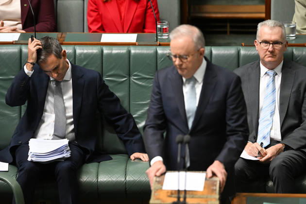 QUESTION TIME, Australian Treasurer Jim Chalmers listens to Australian Prime Minister Anthony Albanese during Question Time in the House of Representatives at Parliament House in Canberra, Monday, March 2, 2026. ( NO ARCHIVING CANBERRA AUSTRALIAN CAPITAL TERRITORY Australia  Copyright: xLUKASxCOCHx 20261028169474747488