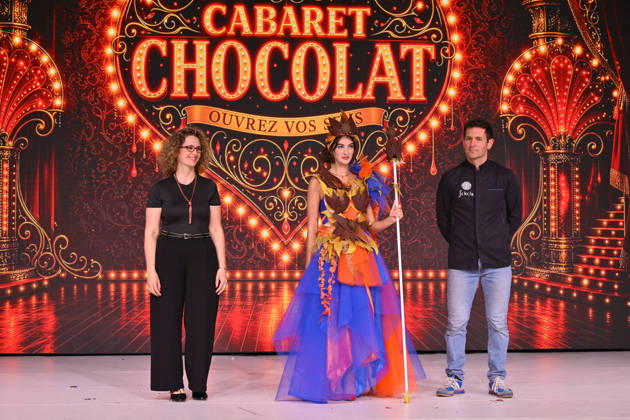 Salon du Chocolat - Paris A model wears a chocolate creation by artisan chocolatier Gaël Jacob (R), designed in collaboration with designer Vanessa Galan of Aléna Artistique (L), during the Chocolate Musical Show at the 31st Salon du Chocolat et de la Pâtisserie – Chocolate Fair at Parc des Expositions Porte de Versailles on October 27, 2026, in Paris, France. Photo by Jana Call me J ABACAPRESS.COM Paris Ile de France France  Copyright: xJanaxCallxmexJ ABACAx