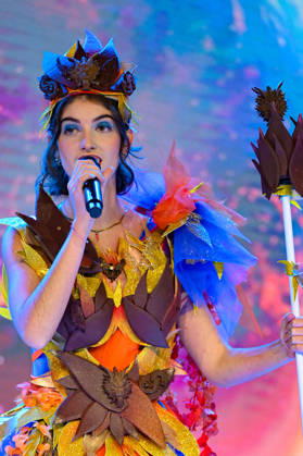 Salon du Chocolat - Paris A model wears a chocolate creation by artisan chocolatier Gaël Jacob, designed in collaboration with designer Vanessa Galan of Aléna Artistique, during the Chocolate Musical Show at the 31st Salon du Chocolat et de la Pâtisserie – Chocolate Fair at Parc des Expositions Porte de Versailles on October 27, 2026, in Paris, France. Photo by Jana Call me J ABACAPRESS.COM Paris Ile de France France  Copyright: xJanaxCallxmexJ ABACAx