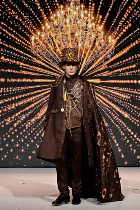 Salon du Chocolat - Paris A model wears a chocolate creation by pastry chef and creator Maëlig Georgelin of Au Petit Prince, designed in collaboration with costume designer Delphine Le Blet of Elphi Désidérata, during the Chocolate Musical Show at the 31st Salon du Chocolat et de la Pâtisserie – Chocolate Fair at Parc des Expositions Porte de Versailles on October 27, 2026, in Paris, France. Photo by Jana Call me J ABACAPRESS.COM Paris Ile de France France  Copyright: xJanaxCallxmexJ ABACAx