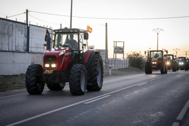 Nearly 500 tractors take to the streets of Madrid to demand a profitable agricultural sector. Several tractors are preparing to head for the capital on October 28, 2026, in Torrejón de la Calzada, Madrid, Spain. Nearly 500 tractors, accompanied by thousands of farmers and ranchers from all over Spain—called to action by Asaja, COAG, and Unión de Uniones, have taken to the streets of Madrid to demand urgent measures that guarantee the profitability of farms and the future of the countryside. October 28, 2026. On Foot. Torrejón de la Calzada, Madrid. Torrejón de la Calzada, Madrid, Spain  Copyright: xA.xPÃ rezxMecax 7874407