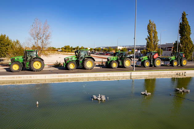 Nearly 500 tractors take to the streets of Madrid to demand a profitable agricultural sector. Several tractors head for the capital on October 28, 2026, in Majadahonda, Madrid, Spain. Nearly 500 tractors, accompanied by thousands of farmers and ranchers from all over Spain—called to action by Asaja, COAG, and Unión de Uniones, have taken to the streets of Madrid to demand urgent measures that guarantee the profitability of farms and the future of the countryside. October 28, 2026, Majadahonda, Madrid, Majadahonda, Madrid, Spain  Copyright: xRafaelxBastantex 7874469