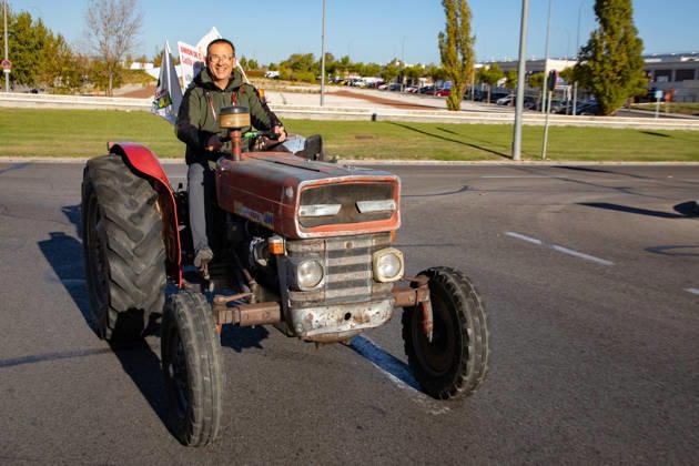 Nearly 500 tractors take to the streets of Madrid to demand a profitable agricultural sector. Several tractors head for the capital on October 28, 2026, in Majadahonda, Madrid, Spain. Nearly 500 tractors, accompanied by thousands of farmers and ranchers from all over Spain—called to action by Asaja, COAG, and Unión de Uniones, have taken to the streets of Madrid to demand urgent measures that guarantee the profitability of farms and the future of the countryside. October 28, 2026, Majadahonda, Madrid, Majadahonda, Madrid, Spain  Copyright: xRafaelxBastantex 7874477