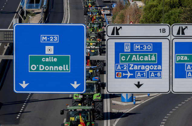About 500 tractors take to the streets of Madrid to demand a profitable agricultural sector. Several tractors arrive in the capital on October 28, 2026, in Madrid, Spain. Nearly 500 tractors, accompanied by thousands of farmers and ranchers from all over Spain—called to action by Asaja, COAG, and Unión de Uniones, have taken to the streets of Madrid to demand urgent measures that guarantee the profitability of farms and the future of the countryside. October 28, 2026, Madrid, Spain  Copyright: xAlbertoxOrtegax 7874524