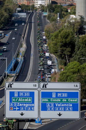 About 500 tractors take to the streets of Madrid to demand a profitable agricultural sector. Several tractors arrive in the capital on October 28, 2026, in Madrid, Spain. Nearly 500 tractors, accompanied by thousands of farmers and ranchers from all over Spain—called to action by Asaja, COAG, and Unión de Uniones, have taken to the streets of Madrid to demand urgent measures that guarantee the profitability of farms and the future of the countryside. October 28, 2026, Madrid, Spain  Copyright: xAlbertoxOrtegax 7874526