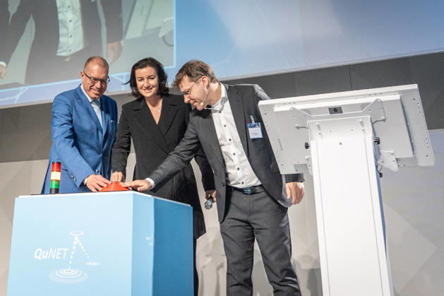 Dorothee Bär, Federal Minister of Research; Andreas Tünnermann, Fraunhofer IOF, spoke