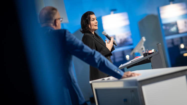 Dorothee Bär, Federal Minister for Research, Technology, and Space, and Andreas Tünnermann, Fraunhofer IOF, spokesperson for the QuNET Initiative, together on stage at the closing ceremony and presentation of the QuNET Initiative, a quantum communication network connecting Bavaria, Thuringia, and Berlin, Berlin, Germany, Futurium