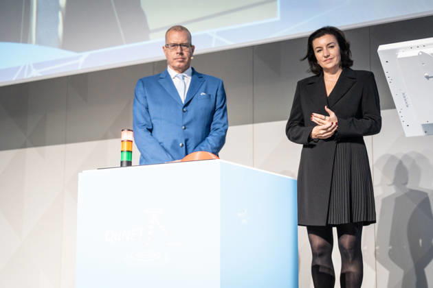 Dorothee Bär, Federal Minister for Research, Technology, and Space, and Andreas Tünnermann, Fraunhofer IOF, spokesperson for the QuNET Initiative, together on stage at the closing ceremony and presentation of the QuNET Initiative, a quantum communications network connecting Bavaria, Thuringia, and Berlin, Berlin, Germany, Futurium