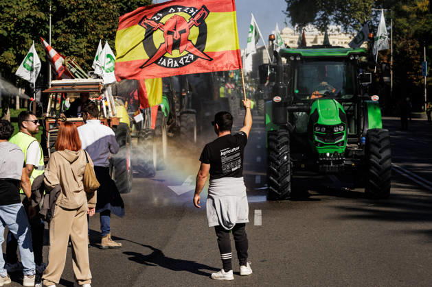 Nearly 500 tractors take to the streets of Madrid to demand a profitable agricultural sector. Tractors leaving the capital after the tractor rally was called off due to the train accident, on October 28, 2026, in Madrid, Spain. Nearly 500 tractors, accompanied by thousands of farmers and ranchers from all over Spain—called to action by Asaja, COAG, and Unión de Uniones, have taken to the streets of Madrid to demand urgent measures that guarantee the profitability of farms and the future of the countryside. October 28, 2026. Carlos Lujá, Madrid, Madrid, Spain  Copyright: xCarlosxLujanx 7874726