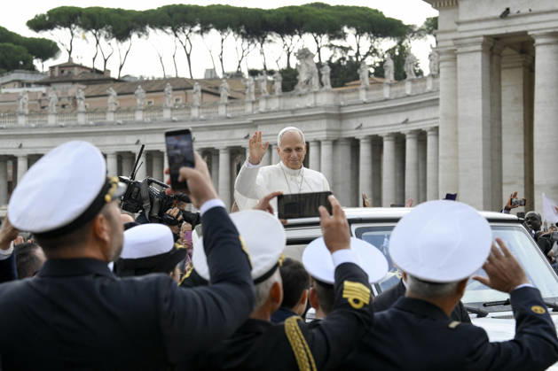 Pope Leo XIV The General Audience - Vatican Pope Leo XIV attends the weekly general audience in Saint Peter’s square, Vatican on October 28, 2026. Photo by (EV) Simone Risoluti Vatican Media ABACAPRESS.COM  Copyright: xABACAx