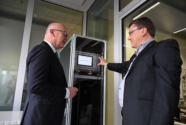 Quantum Communication Network Activated in Berlin BERLIN, GERMANY – OCTOBER 28: Berlin’s Governing Mayor Kai Wegner and FSO Team Leader Nino Walentar, participate in the activation of a cross-state quantum communication network connecting Bavaria, Thuringia and Berlin at the Fraunhofer Heinrich Hertz Institute (HHI) in Berlin, Germany, on October 28, 2026. The live demonstration marks the culmination of the seven-year QuNET research initiative, which develops highly secure communication systems based on quantum technologies. Volodymyr Sindieiev Anadolu Berlin Germany. Editorial use only. Please get in touch for any other usage.  Copyright: x2026xAnadoluxVolodymyrxSindieievx