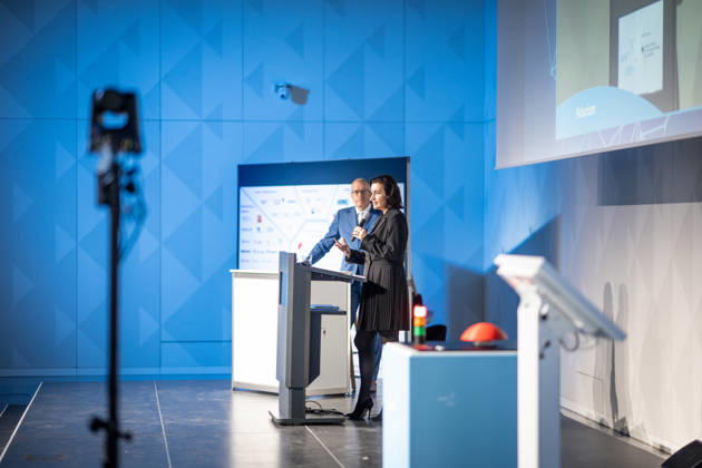 Dorothee Bär, Federal Minister for Research, Technology, and Space, and Andreas Tünnermann, Fraunhofer IOF, spokesperson for the QuNET Initiative, together on stage at the closing ceremony and presentation of the QuNET Initiative, a quantum communications network connecting Bavaria, Thuringia, and Berlin, Berlin, Germany, Futurium