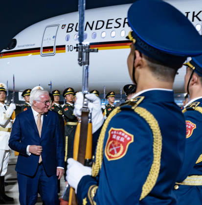 Federal President and Military in China, October 28, 2026, China, Beijing, Presidential Air Service, Departure of Federal President Frank Walter Steinmeier and Elke Buedenbender for China on a flight from Hefei to Beijing, where they were greeted by the Chinese military and an honor guard representing all branches of the armed forces at the Presidential Air Service aircraft, Beijing, Beijing, China