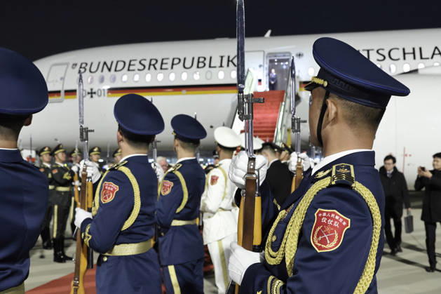 Federal President and Military in China, October 28, 2026, China, Beijing, Presidential Air Service, Departure of Federal President Frank Walter Steinmeier and Elke Buedenbender for China on a flight from Hefei to Beijing; upon arrival, they were greeted by the Chinese military and an honor guard representing all branches of the armed forces at the Presidential Air Service aircraft, Beijing, Beijing, China