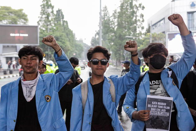 October 28, 2026, Bandung, West Java, Indonesia: Students stage a protest to commemorate the 98th Youth Pledge Day in front of the West Java Regional House of Representatives (DPRD) building in Bandung, West Java, Indonesia. During the demonstration, protesters called for forest and land fires to be declared a national disaster, demanded transparency in the budget allocation for the Free Nutritious Meals (MBG) program, and urged the government to address social welfare issues. Bandung Indonesia - ZUMAa305 20261028_zip_a305_004 Copyright: xArdixSeptianx