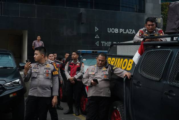 October 28, 2026, Jakarta, Indonesia: JAKARTA, INDONESIA, OCTOBER 28, 2026: University students and civil society groups demonstrate at the Hotel Indonesia roundabout (Bundaran HI) in Jakarta on Youth Pledge Day. Protesters call for forest and land fires to be declared a national disaster, a review of state spending, affordable education and the protection of civil liberties. Jakarta Indonesia  - ZUMAq101 20261028_zna_q101_101 Copyright: xDennisxJoelxPutrax