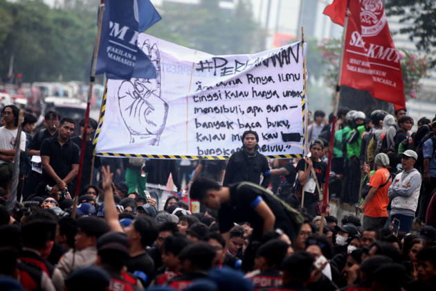 Indonesian students hold protest in Jakarta over disaster declaration and economic policies JAKARTA, INDONESIA - OCTOBER 28 : A number of Indonesian students hold a protest in Jakarta, Indonesia on October 28, 2026. Indonesian students staged a protest urging the government to declare a national disaster over wildfires and haze, control over the state budget, and lower fuel and basic goods prices. Muhammad Fajri Anadolu Jakarta Indonesia. Editorial use only. Please get in touch for any other usage.  Copyright: x2026xAnadoluxMuhammadxFajrix