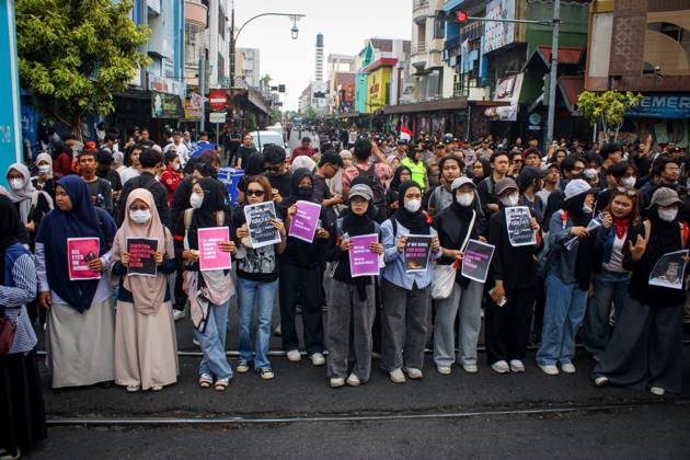 October 28, 2026, Surakarta, Indonesia: SURAKARTA, INDONESIA - October 28, 2026: Students and members of the general public take part in a demonstration on Slamet Riyadi Street. The demonstration was organized to protest the poor performance of the Prabowo-Gibran administration over the past two years. Surakarta Indonesia - ZUMAq101 20261028_zna_q101_189 Copyright: xAhmadxFauzixHerdiansyahx