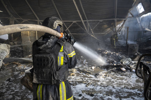 Russian drone strike on postal facility in Kharkiv leaves one dead and four injured KHARKIV, UKRAINE - OCTOBER 28: Emergency personnel work at the scene following a Russian attack on a postal service branch in Kharkiv, Ukraine, on October 28, 2026. Local authorities reported that Russian forces struck the facility around 12:55 p.m. using a Geran-3 attack drone, triggering a fire at the site that resulted in the death of a 38-year-old man and injured four others including a woman. Serhii Masin Anadolu Kharkiv Ukraine. Editorial use only. Please get in touch for any other usage.  Copyright: x2026xAnadoluxSerhiixMasinx