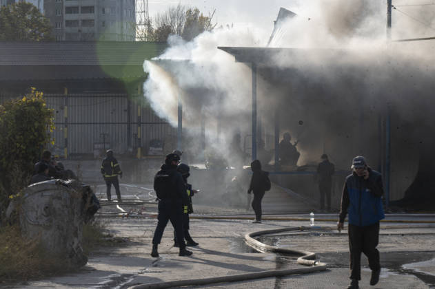 Russian drone strike on postal facility in Kharkiv leaves one dead and four injured KHARKIV, UKRAINE - OCTOBER 28: Emergency personnel work at the scene following a Russian attack on a postal service branch in Kharkiv, Ukraine, on October 28, 2026. Local authorities reported that Russian forces struck the facility around 12:55 p.m. using a Geran-3 attack drone, triggering a fire at the site that resulted in the death of a 38-year-old man and injured four others including a woman. Serhii Masin Anadolu Kharkiv Ukraine. Editorial use only. Please get in touch for any other usage.  Copyright: x2026xAnadoluxSerhiixMasinx