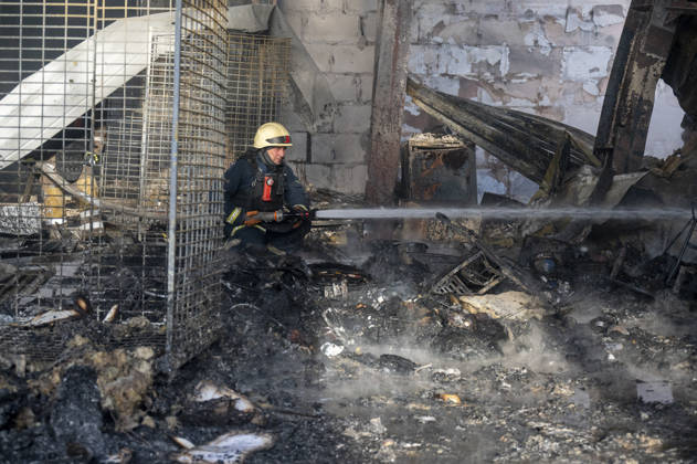 Russian drone strike on postal facility in Kharkiv leaves one dead and four injured KHARKIV, UKRAINE - OCTOBER 28: Emergency personnel work at the scene following a Russian attack on a postal service branch in Kharkiv, Ukraine, on October 28, 2026. Local authorities reported that Russian forces struck the facility around 12:55 p.m. using a Geran-3 attack drone, triggering a fire at the site that resulted in the death of a 38-year-old man and injured four others including a woman. Serhii Masin Anadolu Kharkiv Ukraine. Editorial use only. Please get in touch for any other usage.  Copyright: x2026xAnadoluxSerhiixMasinx