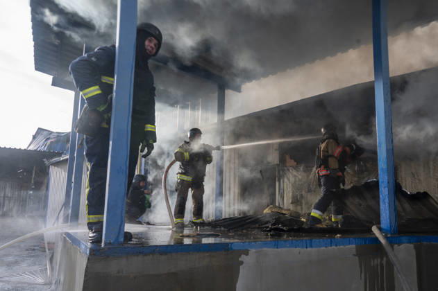 Russian drone strike on postal facility in Kharkiv leaves one dead and four injured KHARKIV, UKRAINE - OCTOBER 28: Emergency personnel work at the scene following a Russian attack on a postal service branch in Kharkiv, Ukraine, on October 28, 2026. Local authorities reported that Russian forces struck the facility around 12:55 p.m. using a Geran-3 attack drone, triggering a fire at the site that resulted in the death of a 38-year-old man and injured four others including a woman. Serhii Masin Anadolu Kharkiv Ukraine. Editorial use only. Please get in touch for any other usage.  Copyright: x2026xAnadoluxSerhiixMasinx