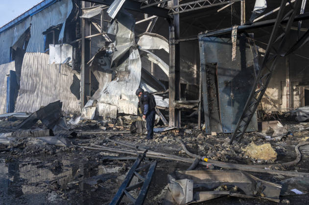 Russian drone strike on postal facility in Kharkiv leaves one dead and four injured KHARKIV, UKRAINE - OCTOBER 28: Emergency personnel work at the scene following a Russian attack on a postal service branch in Kharkiv, Ukraine, on October 28, 2026. Local authorities reported that Russian forces struck the facility around 12:55 p.m. using a Geran-3 attack drone, triggering a fire at the site that resulted in the death of a 38-year-old man and injured four others including a woman. Serhii Masin Anadolu Kharkiv Ukraine. Editorial use only. Please get in touch for any other usage.  Copyright: x2026xAnadoluxSerhiixMasinx