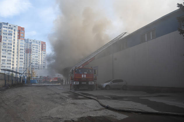 Russian drone strike on postal facility in Kharkiv leaves one dead and four injured KHARKIV, UKRAINE - OCTOBER 28: Emergency personnel work at the scene following a Russian attack on a postal service branch in Kharkiv, Ukraine, on October 28, 2026. Local authorities reported that Russian forces struck the facility around 12:55 p.m. using a Geran-3 attack drone, triggering a fire at the site that resulted in the death of a 38-year-old man and injured four others including a woman. Serhii Masin Anadolu Kharkiv Ukraine. Editorial use only. Please get in touch for any other usage.  Copyright: x2026xAnadoluxSerhiixMasinx