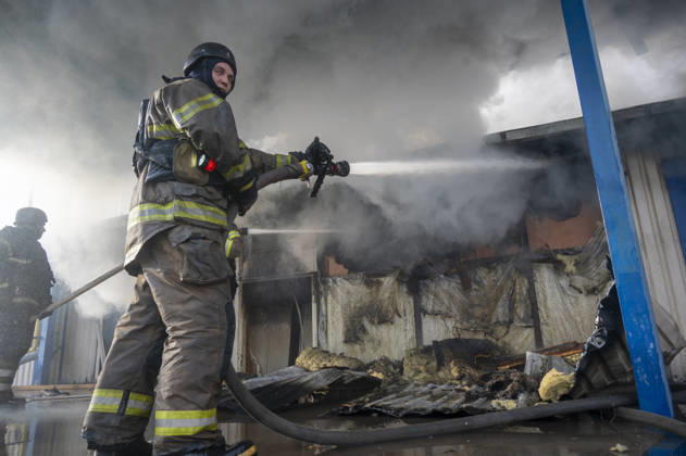 Russian drone strike on postal facility in Kharkiv leaves one dead and four injured KHARKIV, UKRAINE - OCTOBER 28: Emergency personnel work at the scene following a Russian attack on a postal service branch in Kharkiv, Ukraine, on October 28, 2026. Local authorities reported that Russian forces struck the facility around 12:55 p.m. using a Geran-3 attack drone, triggering a fire at the site that resulted in the death of a 38-year-old man and injured four others including a woman. Serhii Masin Anadolu Kharkiv Ukraine. Editorial use only. Please get in touch for any other usage.  Copyright: x2026xAnadoluxSerhiixMasinx