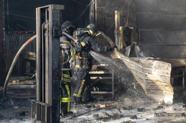 Russian drone strike on postal facility in Kharkiv leaves one dead and four injured KHARKIV, UKRAINE - OCTOBER 28: Emergency personnel work at the scene following a Russian attack on a postal service branch in Kharkiv, Ukraine, on October 28, 2026. Local authorities reported that Russian forces struck the facility around 12:55 p.m. using a Geran-3 attack drone, triggering a fire at the site that resulted in the death of a 38-year-old man and injured four others including a woman. Serhii Masin Anadolu Kharkiv Ukraine. Editorial use only. Please get in touch for any other usage.  Copyright: x2026xAnadoluxSerhiixMasinx