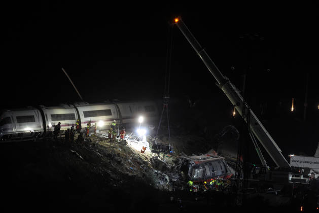 Two Trains Collide at Urda Station in Toledo Emergency responders are on the scene, October 28, 2026, in Urda, Toledo, Castilla-La Mancha, Spain. Two trains collided on the morning of Wednesday, October 28, at the station in the Toledo town of Urda. Firefighters from the Alcázar de San Juan and Orgaz stations, Civil Protection teams from several surrounding towns, three medical helicopters, and two ambulances. OCTOBER 28, 2026 Alejandro Martínez Vé Urda, Toledo, Castile-La Mancha Urda, Toledo, Castile-La Mancha, Spain  Copyright: xAlejandroxMartinezxVÃ lezx 7874977