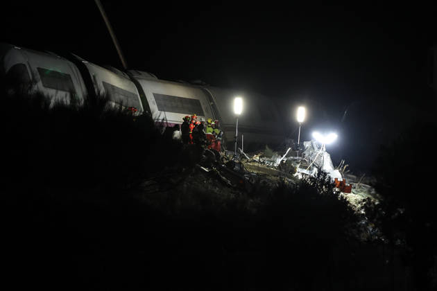 Two Trains Collide at Urda Station in Toledo Emergency responders are working through the night at the scene of the accident, on October 28, 2026, in Urda, Toledo, Castilla-La Mancha, Spain. Two trains collided on the morning of Wednesday, October 28, at the station in the Toledo town of Urda. Firefighters from the Alcázar de San Juan and Orgaz stations, Civil Protection teams from several surrounding towns, three medical helicopters, and two ambulances. OCTOBER 28, 2026 Alejandro Martínez Vé Urda, Toledo, Castile-La Mancha Urda, Toledo, Castile-La Mancha, Spain  Copyright: xAlejandroxMartinezxVÃ lezx 7874989