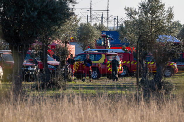October 28, 2026, Urda, Toledo, Spain: October 28, 2026, Urda, Toledo, Spain: October 28, 2026, Urda, Toledo, Spain: At least 68 people have died and dozens more were injured after two high-speed passenger trains collided near Urda station in the province of Toledo on Wednesday morning, regional authorities confirmed. The catastrophe occurred at approximately 08:53 AM when a state-owned Renfe AVE train struck the rear of a stationary train operated by private carrier Iryo. More than 500 passengers were on board both convoys, which were traveling along the Madrid-Andalusia high-speed corridor. Spanish Transport Minister ü scar Puente stated that the collision followed a safety system failure, after which an inexplicable order was issued - ZUMAd308 20261028_zsp_d308_091 Copyright: xJuanxCarlosxLucasx