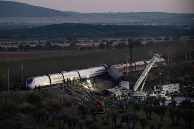 October 28, 2026, Urda, Toledo, Spain: October 28, 2026, Urda, Toledo, Spain: October 28, 2026, Urda, Toledo, Spain: At least 68 people have died and dozens more were injured after two high-speed passenger trains collided near Urda station in the province of Toledo on Wednesday morning, regional authorities confirmed. The catastrophe occurred at approximately 08:53 AM when a state-owned Renfe AVE train struck the rear of a stationary train operated by private carrier Iryo. More than 500 passengers were on board both convoys, which were traveling along the Madrid-Andalusia high-speed corridor. Spanish Transport Minister oÂ¼ scar Puente stated that the collision followed a safety system failure, after which an inexplicable order was issu  - ZUMAd308 20261028_zsp_d308_161 Copyright: xJuanxCarlosxLucasx