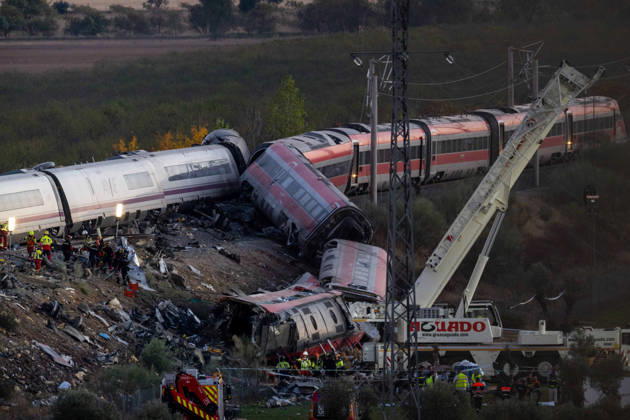 October 28, 2026, Urda, Toledo, Spain: October 28, 2026, Urda, Toledo, Spain: October 28, 2026, Urda, Toledo, Spain: At least 68 people have died and dozens more were injured after two high-speed passenger trains collided near Urda station in the province of Toledo on Wednesday morning, regional authorities confirmed. The catastrophe occurred at approximately 08:53 AM when a state-owned Renfe AVE train struck the rear of a stationary train operated by private carrier Iryo. More than 500 passengers were on board both convoys, which were traveling along the Madrid-Andalusia high-speed corridor. Spanish Transport Minister ü scar Puente stated that the collision followed a safety system failure, after which an inexplicable order was issued - ZUMAd308 20261028_zsp_d308_152 Copyright: xJuanxCarlosxLucasx