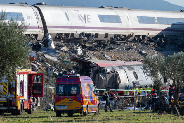 October 28, 2026, Urda, Toledo, Spain: October 28, 2026, Urda, Toledo, Spain: October 28, 2026, Urda, Toledo, Spain: At least 68 people have died and dozens more were injured after two high-speed passenger trains collided near Urda station in the province of Toledo on Wednesday morning, regional authorities confirmed. The catastrophe occurred at approximately 08:53 AM when a state-owned Renfe AVE train struck the rear of a stationary train operated by private carrier Iryo. More than 500 passengers were on board both convoys, which were traveling along the Madrid-Andalusia high-speed corridor. Spanish Transport Minister ü scar Puente stated that the collision followed a safety system failure, after which an inexplicable order was issued - ZUMAd308 20261028_zsp_d308_168 Copyright: xJuanxCarlosxLucasx