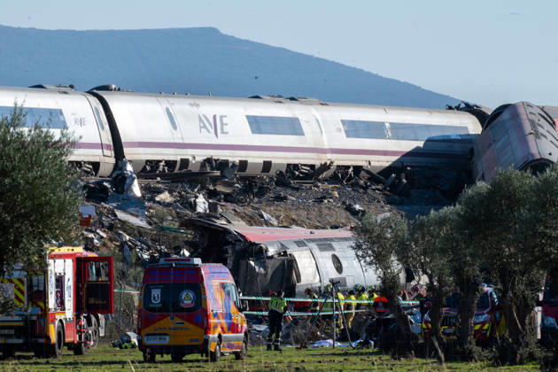 October 28, 2026, Urda, Toledo, Spain: October 28, 2026, Urda, Toledo, Spain: October 28, 2026, Urda, Toledo, Spain: At least 68 people have died and dozens more were injured after two high-speed passenger trains collided near Urda station in the province of Toledo on Wednesday morning, regional authorities confirmed. The catastrophe occurred at approximately 08:53 AM when a state-owned Renfe AVE train struck the rear of a stationary train operated by private carrier Iryo. More than 500 passengers were on board both convoys, which were traveling along the Madrid-Andalusia high-speed corridor. Spanish Transport Minister ü scar Puente stated that the collision followed a safety system failure, after which an inexplicable order was issued - ZUMAd308 20261028_zsp_d308_169 Copyright: xJuanxCarlosxLucasx