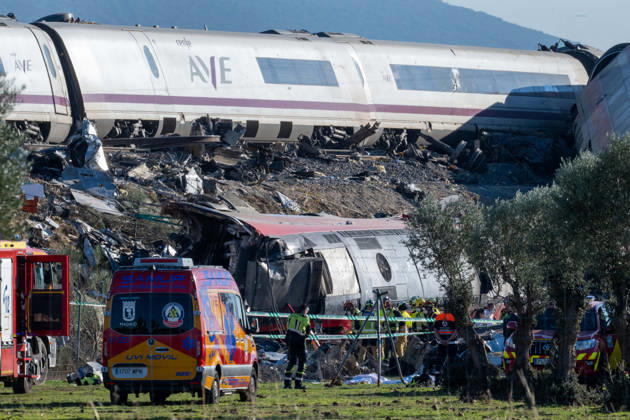 October 28, 2026, Urda, Toledo, Spain: October 28, 2026, Urda, Toledo, Spain: October 28, 2026, Urda, Toledo, Spain: At least 68 people have died and dozens more were injured after two high-speed passenger trains collided near Urda station in the province of Toledo on Wednesday morning, regional authorities confirmed. The catastrophe occurred at approximately 08:53 AM when a state-owned Renfe AVE train struck the rear of a stationary train operated by private carrier Iryo. More than 500 passengers were on board both convoys, which were traveling along the Madrid-Andalusia high-speed corridor. Spanish Transport Minister ü scar Puente stated that the collision followed a safety system failure, after which an inexplicable order was issued - ZUMAd308 20261028_zsp_d308_170 Copyright: xJuanxCarlosxLucasx