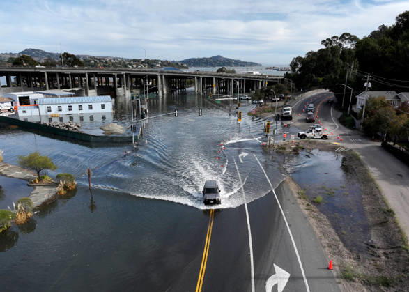 High tide in Marin County of California MARIN COUNTY, CA - OCTOBER 29: Floodwaters covered roads in Marin County during high tide in Mill Valley of California, United States on October 29, 2026. Tayfun Coskun Anadolu California United States. Editorial use only. Please get in touch for any other usage. Copyright: x2026xAnadoluxTayfunxCoskunx