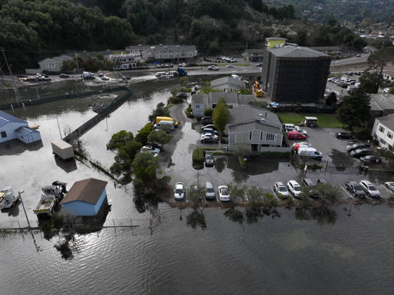 High tide in Marin County of California MARIN COUNTY, CA - OCTOBER 29: Floodwaters covered roads in Marin County during high tide in Mill Valley of California, United States on October 29, 2026. Tayfun Coskun Anadolu California United States. Editorial use only. Please get in touch for any other usage. Copyright: x2026xAnadoluxTayfunxCoskunx