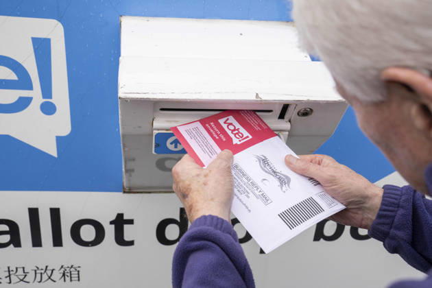 October 29, 2026, Renton, Washington, USA: A man places his ballot in a ballot drop box in the parking lot of the King County Elections office in Renton, Washington, USA, on Thu., Oct. 29, 2026. Approximately 98% of votes cast in Washington state are mail-in ballots. Renton USA - ZUMAb344 20261029_znp_b344_017 Copyright: xM.xScottxBrauerx