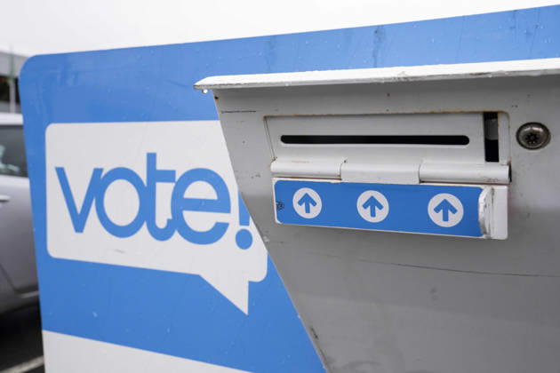 October 29, 2026, Renton, Washington, USA: A ballot drop box stands in the parking lot of the King County Elections office in Renton, Washington, USA, on Thu., Oct. 29, 2026. Approximately 98% of votes cast in Washington state are mail-in ballots. Renton USA - ZUMAb344 20261029_znp_b344_030 Copyright: xM.xScottxBrauerx