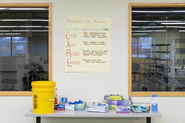 October 29, 2026, Renton, Washington, USA: A poster describes the process to follow when a suspicious ballot envelope is encountered at the King County Elections office in Renton, Washington, USA, on Thu., Oct. 29, 2026. Approximately 98% of votes cast in Washington state are mail-in ballots. Renton USA - ZUMAb344 20261029_znp_b344_038 Copyright: xM.xScottxBrauerx